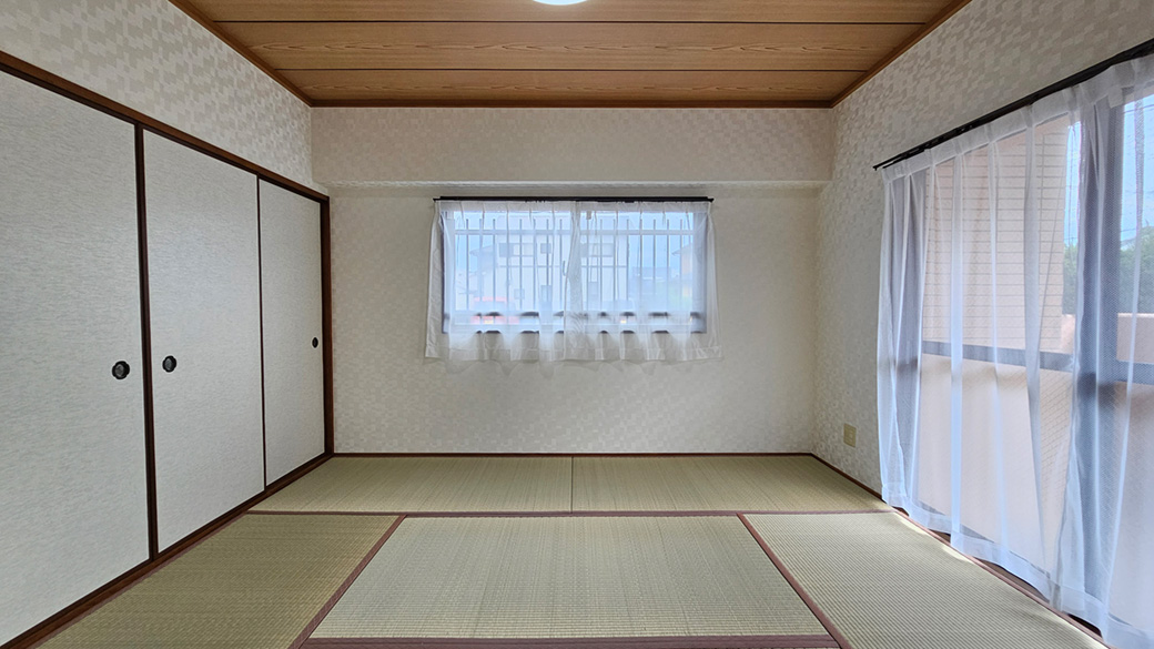 木目天井を残した和室。畳の上でくつろぐ時間が住まいに落ち着きを添えます。