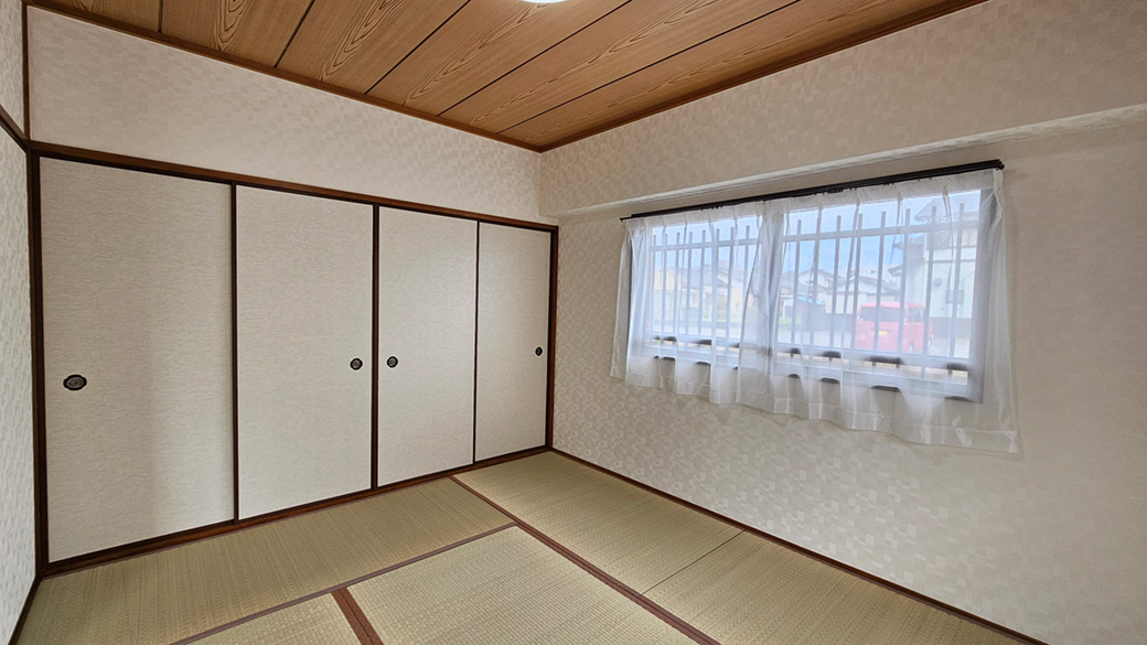 押入れ収納を備えた和室。布団や季節用品をまとめて収めやすい造りです。