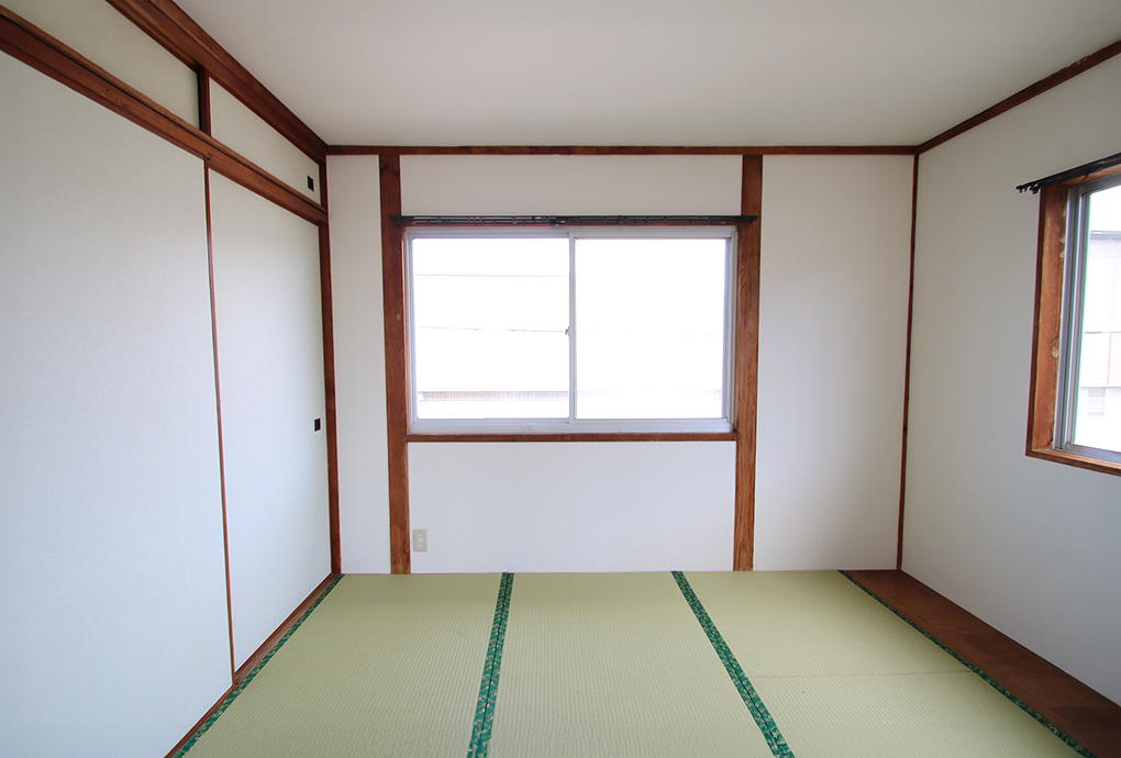 和室は自然な風合いと温もりがあり、リラックスできる癒しの場を提供します。